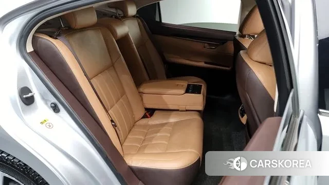 Lexus New ES300h 2018 Серебряный из Кореи, фото 3