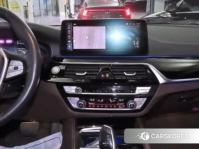 BMW 5 Series (G30) 2021 Белый из Кореи, фото 3