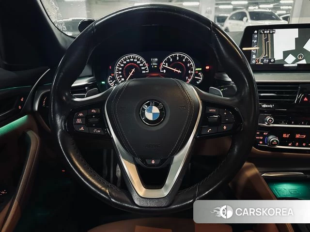 BMW 5 Series (G30) 2018 Белый из Кореи, фото 3
