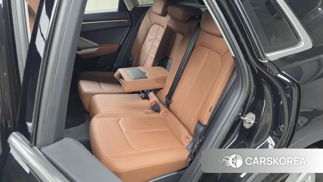 Audi Q3 (F3) 2023 Черный из Кореи, фото 3