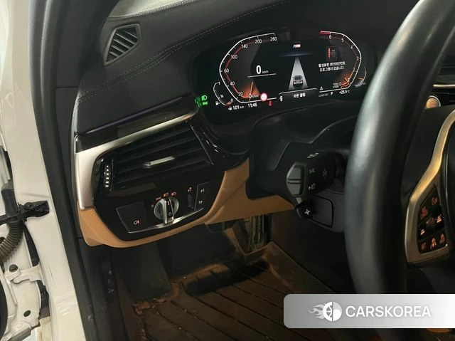 BMW 5 Series (G30) 2021 Белый из Кореи, фото 3