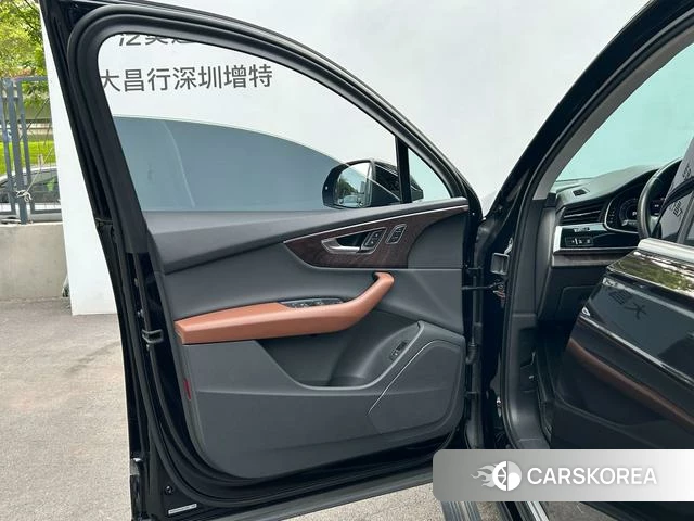 Audi Q7 2021 Черный из Китая, фото 3