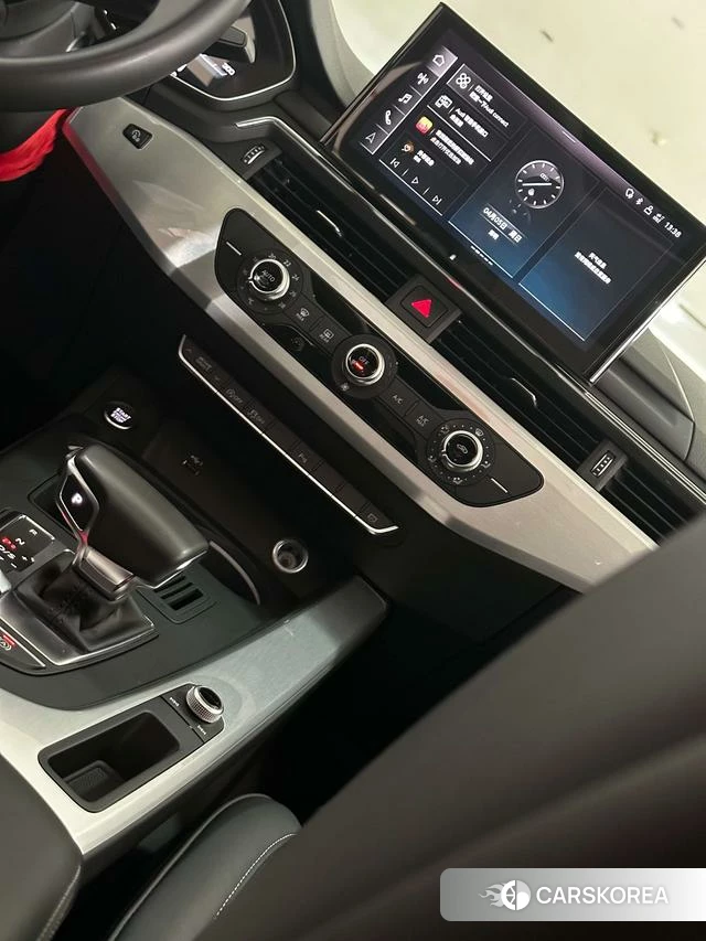 Audi A4L 2024 Темно-серый из Китая, фото 3
