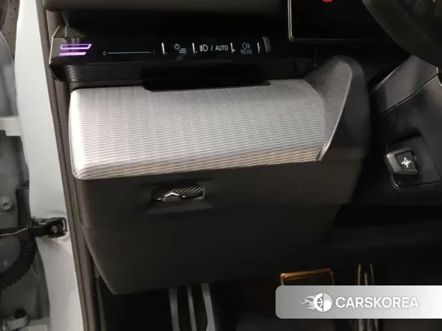 BMW 5 Series (G60) 2024 Светло-серебряный цвет из Кореи, фото 3