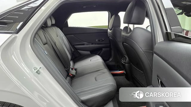 Hyundai The New Avante (CN7) 2024 Серебристо-серый из Кореи, фото 3
