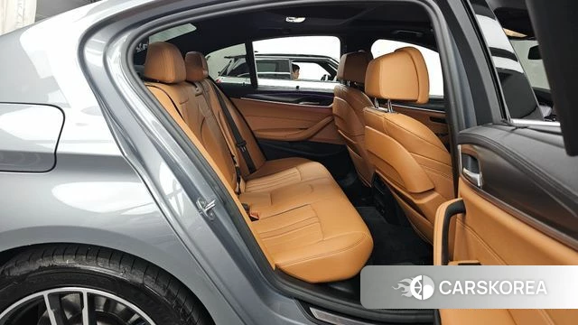 BMW 5 Series (G30) 2022 Серебристо-серый из Кореи, фото 3