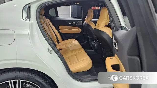 Volvo S60 3rd generation 2022 Белый из Кореи, фото 3