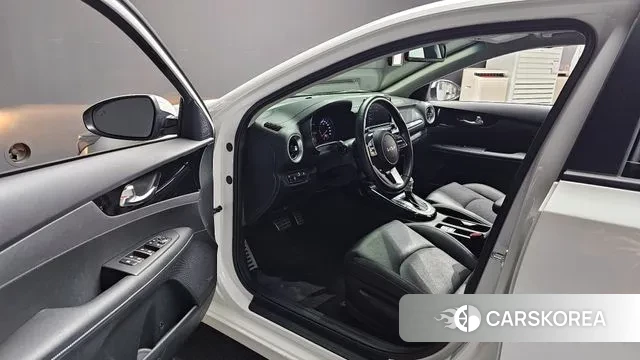 Kia The New K3 2nd generation 2023 Белый из Кореи, фото 3