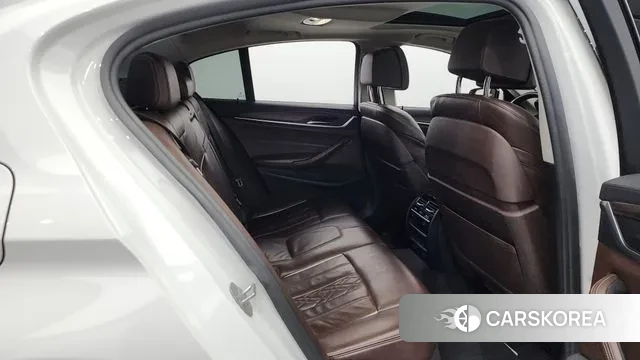 BMW 5 Series (G30) 2018 Белый из Кореи, фото 3