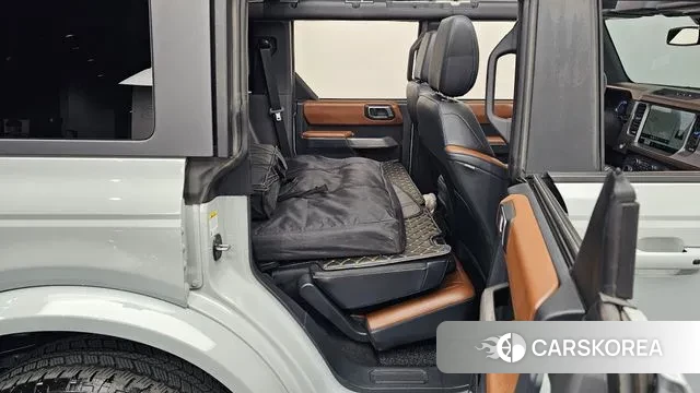 Ford Bronco 6th Generation 2023 Цвет галактики из Кореи, фото 3