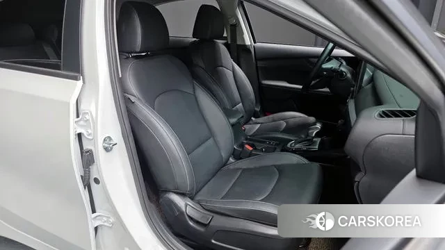 Kia The New K3 2nd generation 2024 Белый из Кореи, фото 3