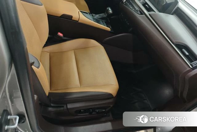 Lexus ES 2021 Серебристо-серый из Китая, фото 3