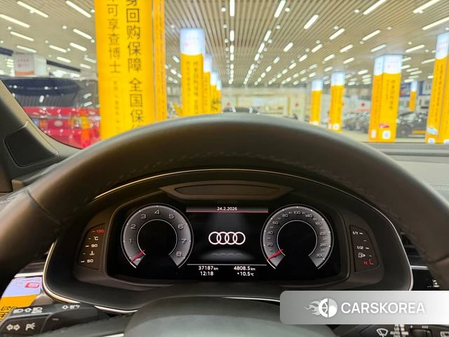 Audi Q7 2023 Черный из Китая, фото 3
