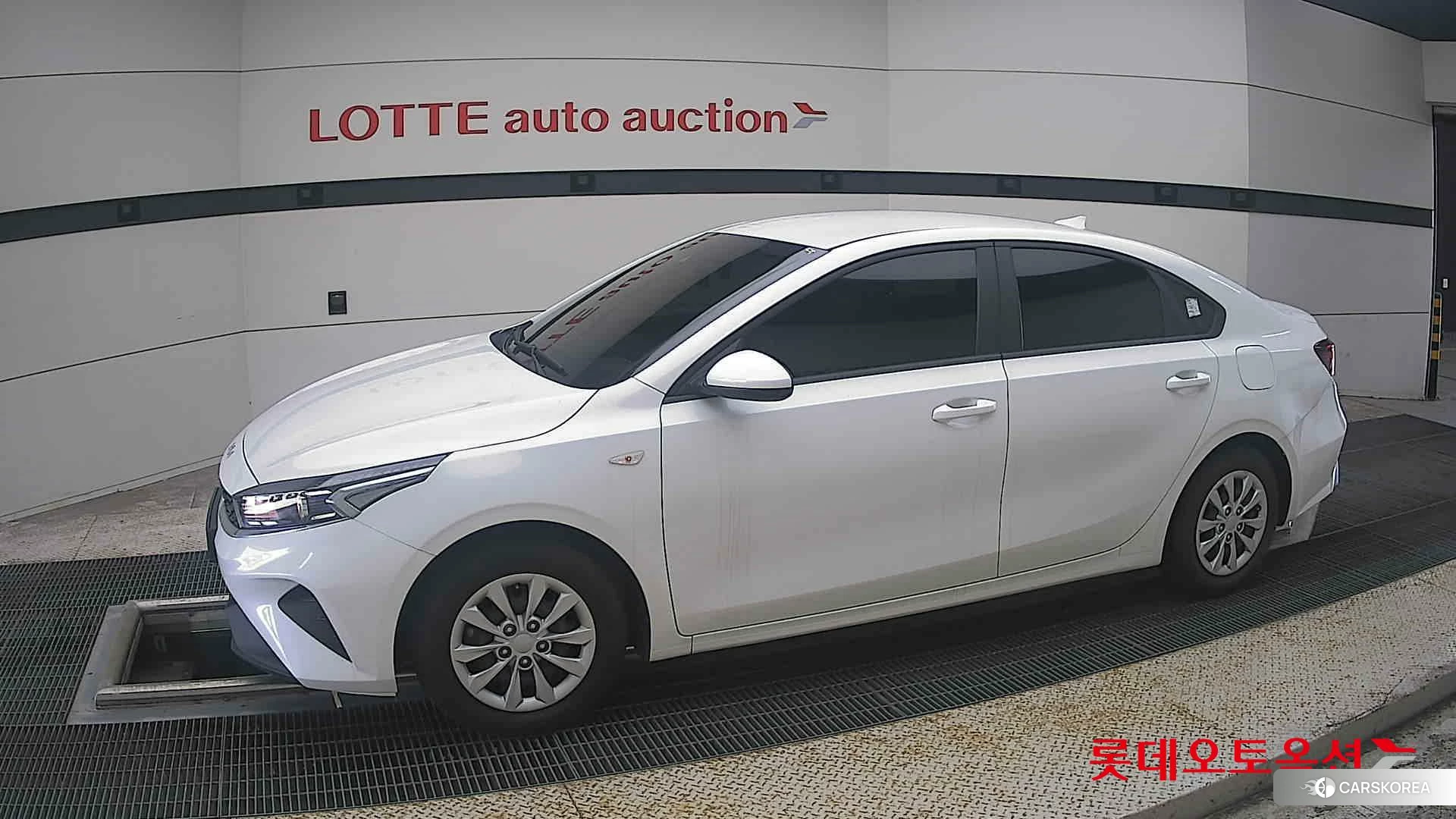 Kia K3 2024 Snow White Pearl из Кореи, фото 3