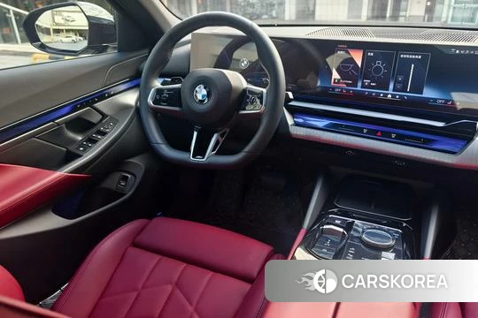 BMW 5 series (imported) 2024 Черный из Китая, фото 3