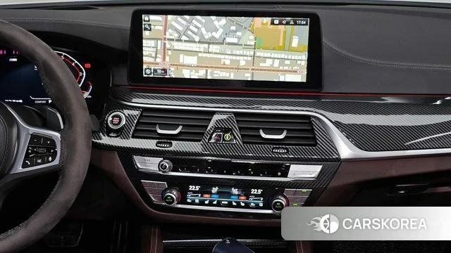 BMW 5 Series (G30) 2023 Белый из Кореи, фото 3