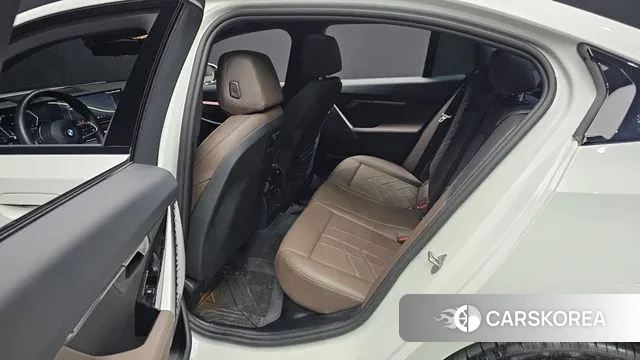 BMW 5 Series (G60) 2025 Белый из Кореи, фото 3