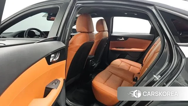 Kia The New K3 2nd generation 2024 Белый из Кореи, фото 3