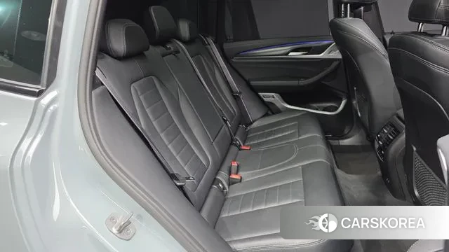 BMW X3 (G01) 2023 Светло-серебряный цвет из Кореи, фото 3