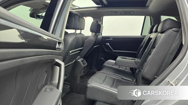 Volkswagen Tiguan Allspace 2020 Серебристо-серый из Кореи, фото 3