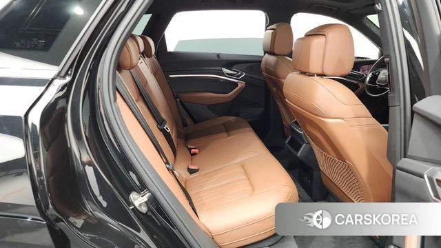 Audi e-Tron 2023 Черный из Кореи, фото 3