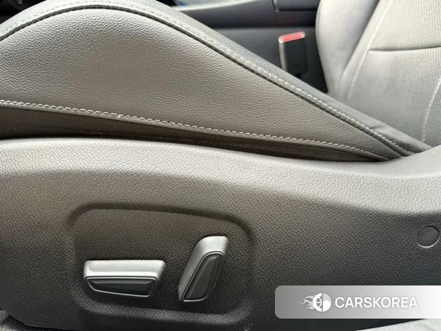 Hyundai Elantra 2023 Темно-серый из Китая, фото 3
