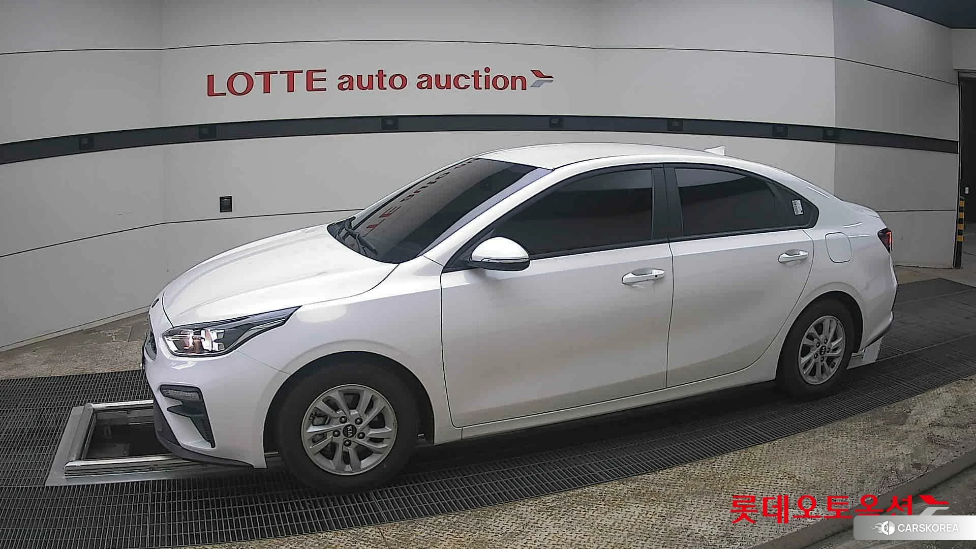 Kia K3 2021 Snow White Pearl из Кореи, фото 3