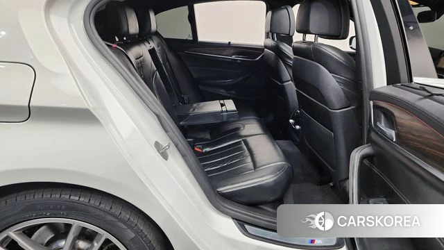 BMW 5 Series (G30) 2018 Белый из Кореи, фото 3