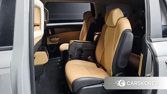 Kia Carnival 4th generation 2023 Серебристо-серый из Кореи, фото 3