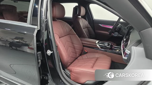 BMW 7 Series (G70) 2025 Черный из Кореи, фото 3