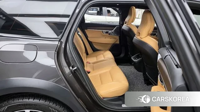 Volvo V90 Cross-Country 2023 Коричневый из Кореи, фото 3