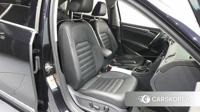 Volkswagen The New Passat 2018 Черный из Кореи, фото 3