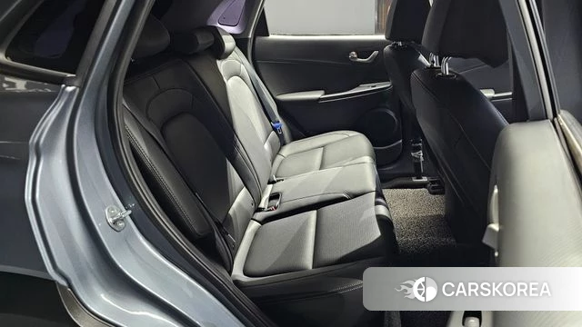 Hyundai Kona 2018 Светло-серебряный цвет из Кореи, фото 3