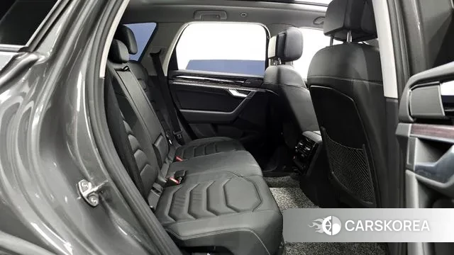 Volkswagen Touareg 3rd generation 2023 Серый из Кореи, фото 3