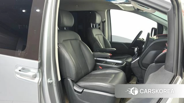 Hyundai Staria 2023 Серебряный из Кореи, фото 3