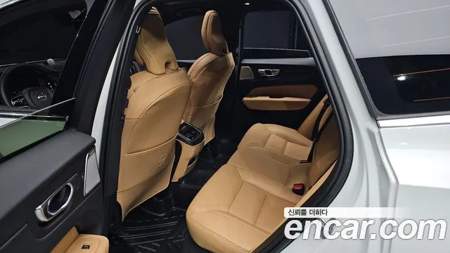 Volvo XC60 second Generation 2023 Белый из Кореи, фото 3