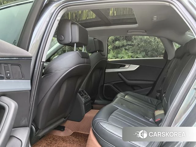 Audi A4L 2023 Темно-серый из Китая, фото 3
