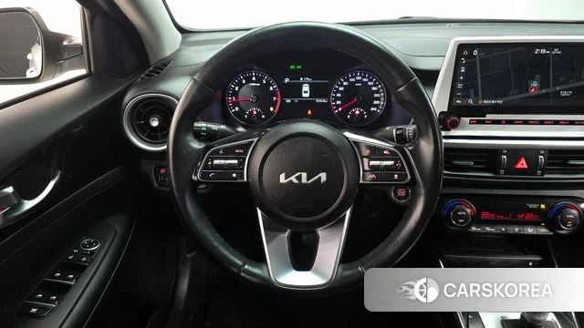 Kia The New K3 2nd generation 2022 Белый из Кореи, фото 3