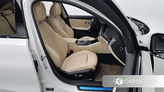 BMW 3 Series (G20) 2023 Белый из Кореи, фото 3