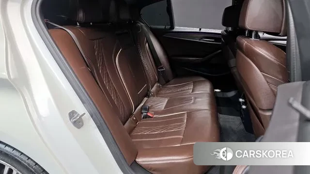 BMW 5 Series (G30) 2018 Белый из Кореи, фото 3