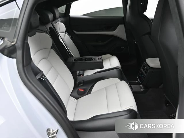 Porsche Taycan 2025 Жемчужный цвет из Кореи, фото 3