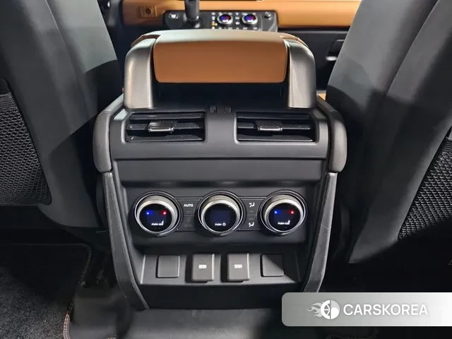 Land Rover Defender (L663) 2023 Белый из Кореи, фото 3