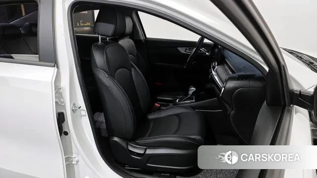 Kia The New K3 2nd generation 2023 Белый из Кореи, фото 3