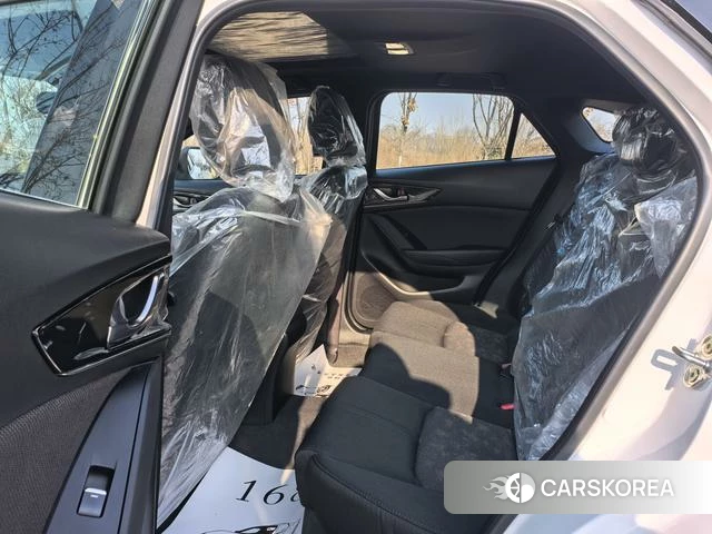 Mazda CX-4 2023 Белый из Китая, фото 3