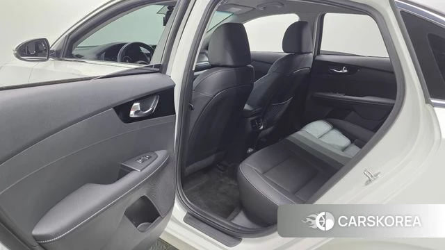Kia The New K3 2nd generation 2021 Белый из Кореи, фото 3