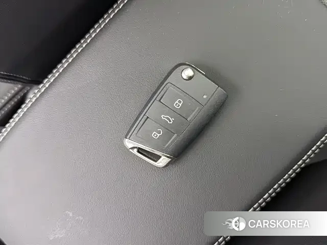Volkswagen Magotan 2022 Черный из Китая, фото 3