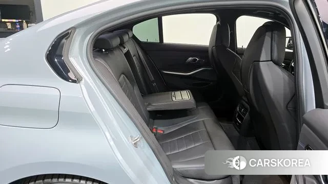 BMW 3 Series (G20) 2024 Небесно-голубой из Кореи, фото 3