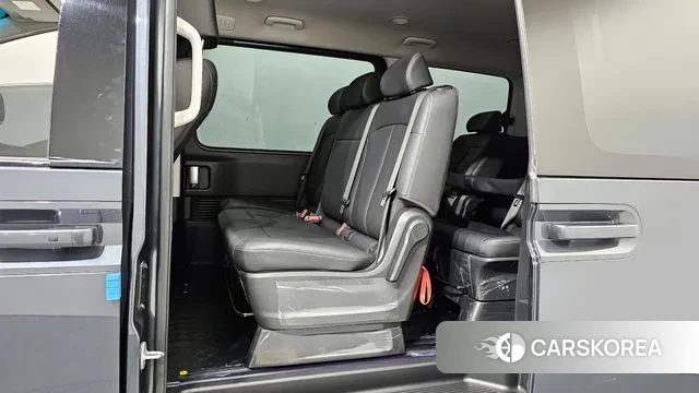 Hyundai Staria 2023 Серый из Кореи, фото 3