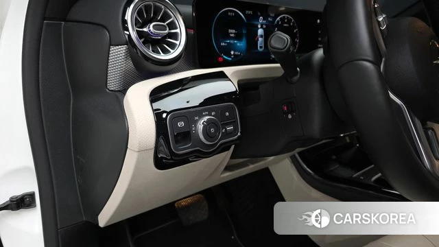 Mercedes-Benz A-Class W177 2021 Белый из Кореи, фото 3