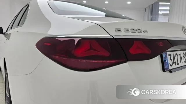 Mercedes-Benz E-Class W213 2024 Белый из Кореи, фото 3